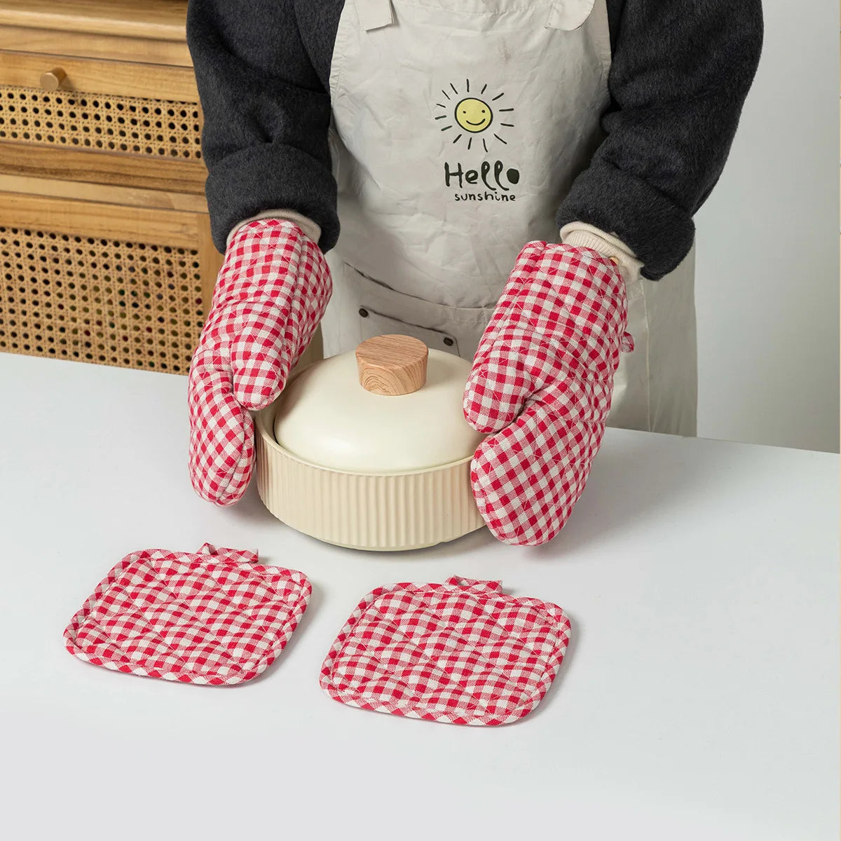 Anti Scald Oven Gloves, Kitchen With Cotton Lining, Thick Gloves Set, Multi-purpose Gloves, Red Checkered Oven Gloves Set