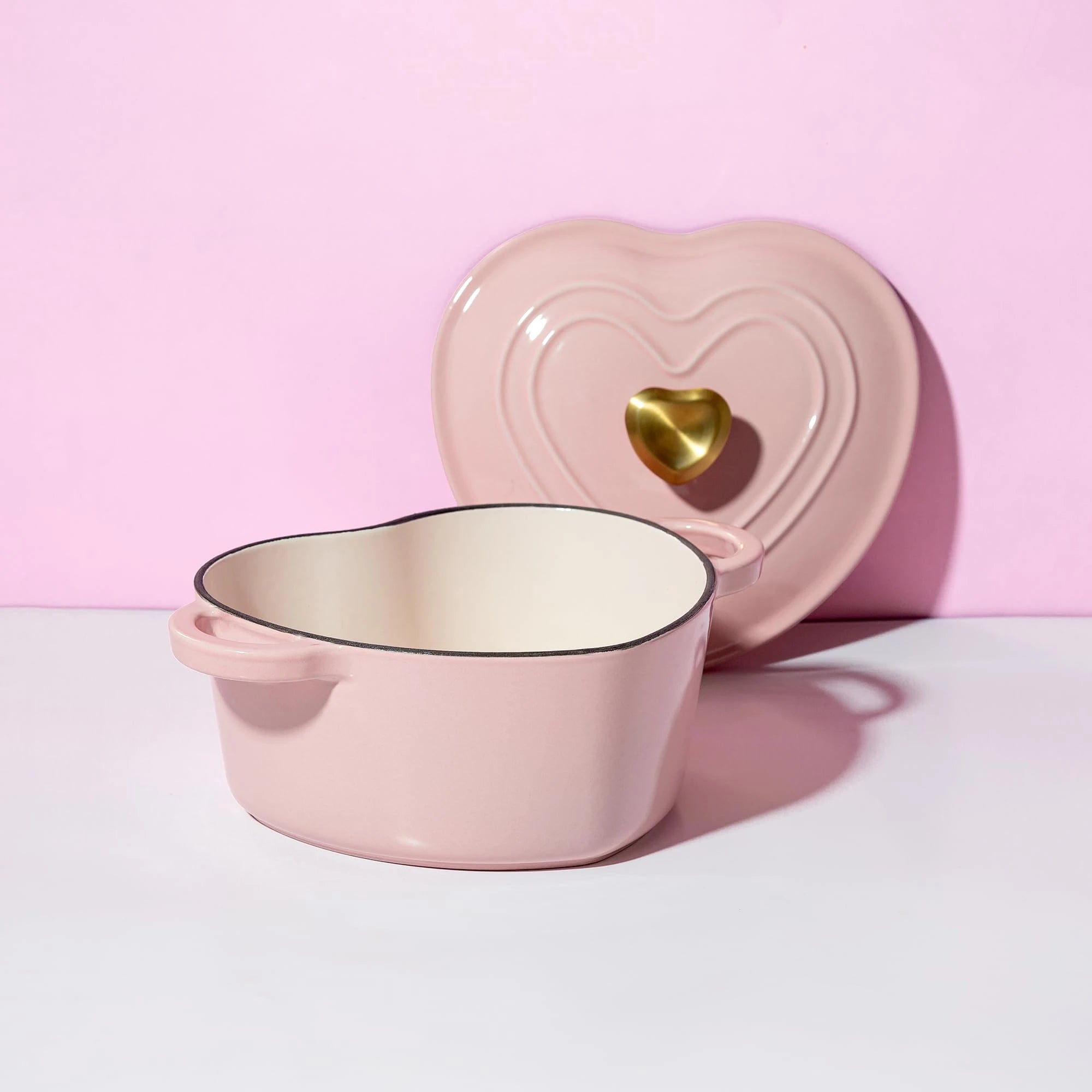 19cm Enameled Cast Iron Dutch Oven Heart Shaped Pot with Lid 2 Quart for Braising Broiling Bread Baking All Stovetops Oven Safe