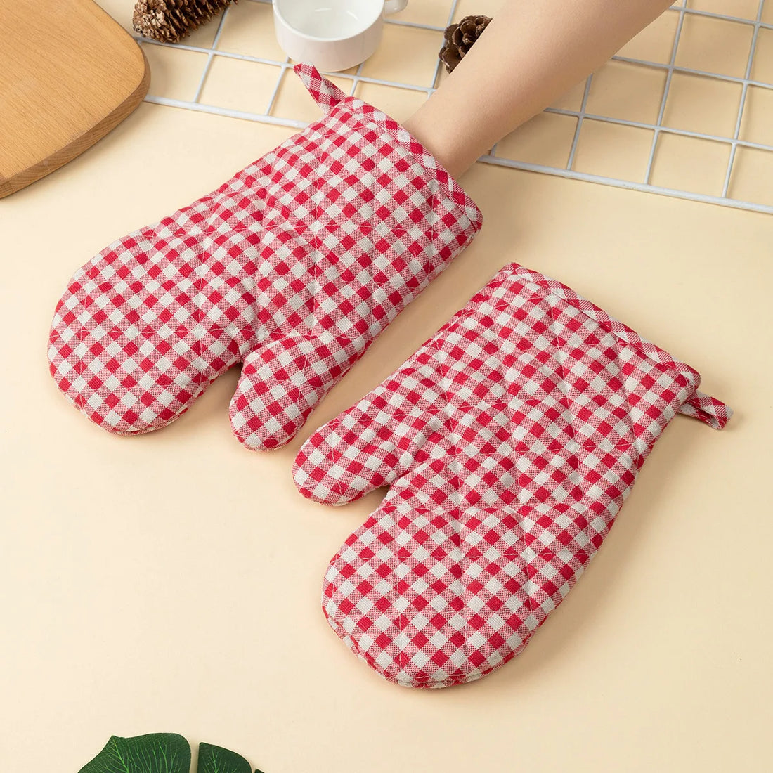 Anti Scald Oven Gloves, Kitchen With Cotton Lining, Thick Gloves Set, Multi-purpose Gloves, Red Checkered Oven Gloves Set