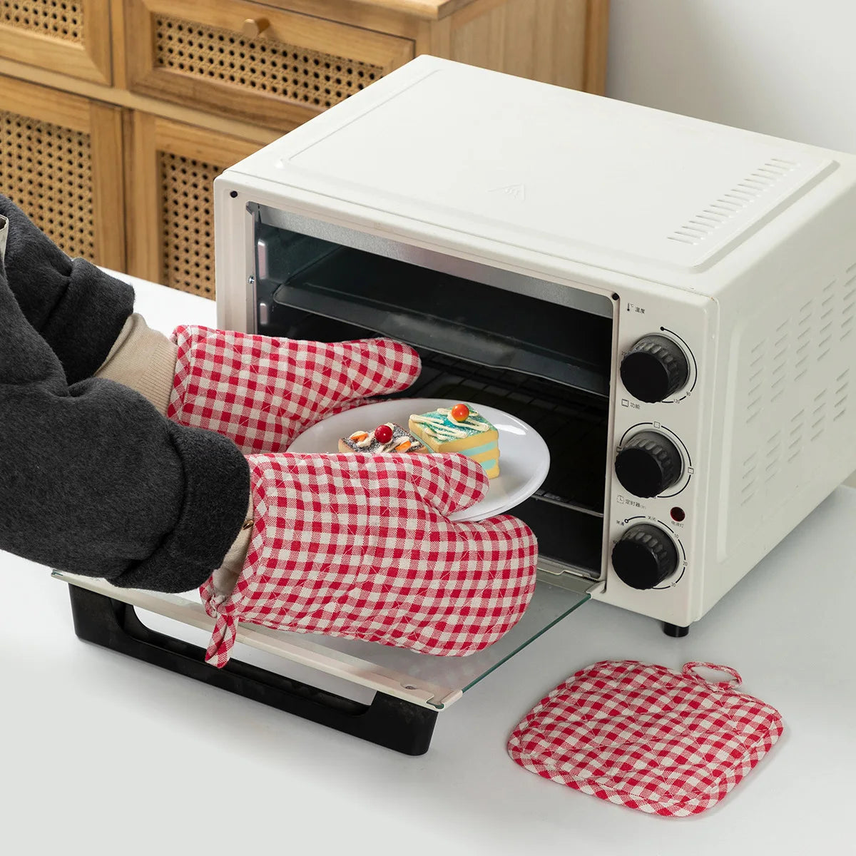 Anti Scald Oven Gloves, Kitchen With Cotton Lining, Thick Gloves Set, Multi-purpose Gloves, Red Checkered Oven Gloves Set